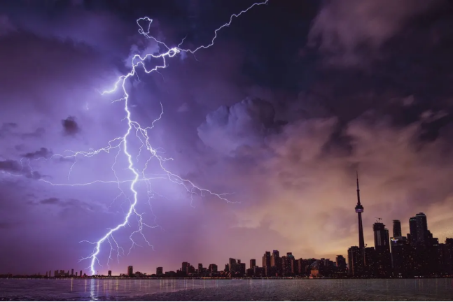 浪涌保护器雷雨天气的守护者